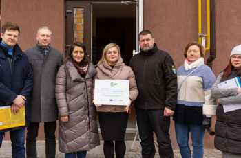 Representatives of the EU in Ukraine and the Ministry of Infrastructure visited the first restored houses under the “VidnovyDIM” Program